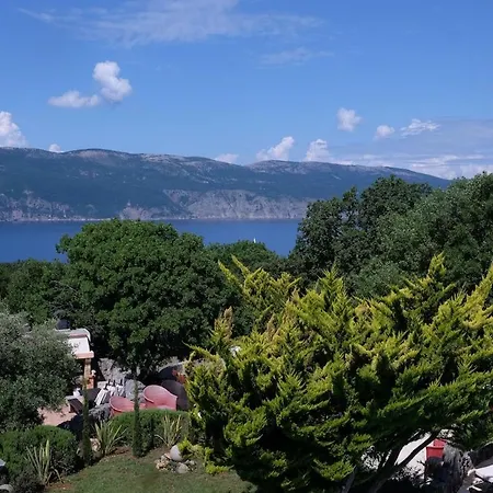 Lotus Appartamento Brzac